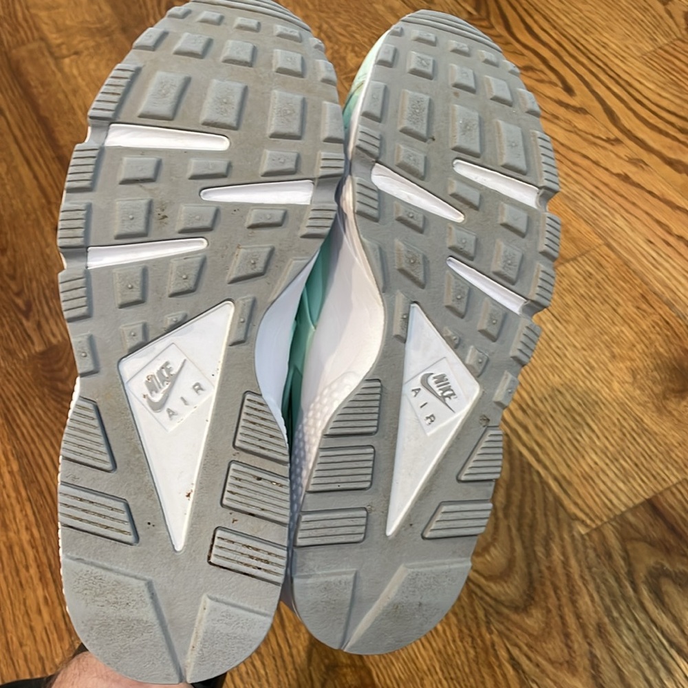 Women’s Nike Air Huarache Run Igloo Sneakers. Size 10. Excellent/Like New. - Picture 11 of 14